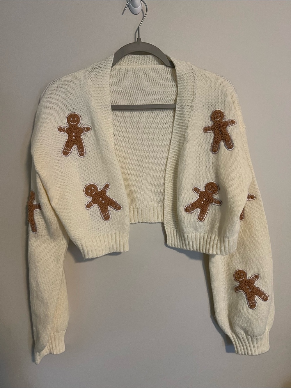 Cream Gingerbread Appliqué Cropped Cardigan Sweater